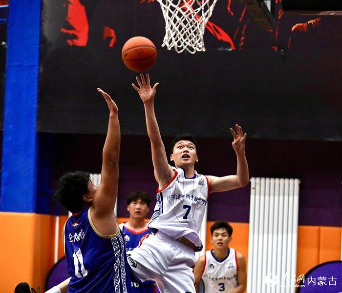 中国篮球联赛强队出战，表现高光作赋的简单介绍