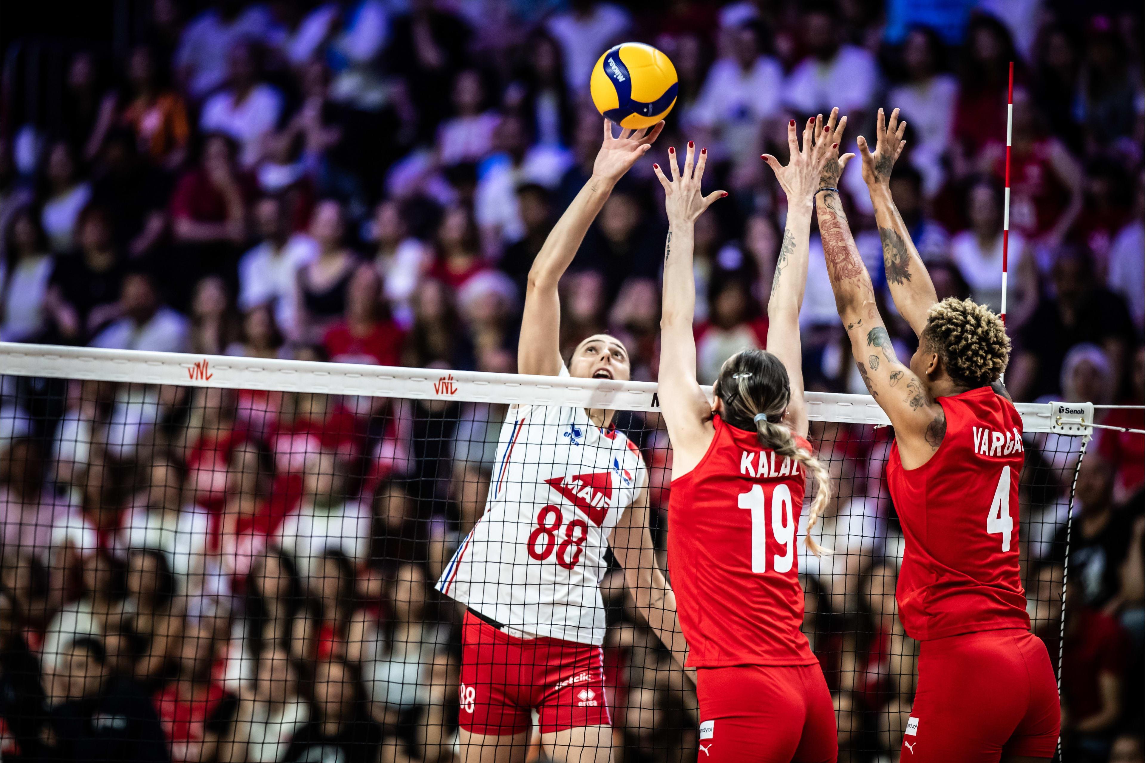 aoa体育体育在线登录-法国横扫意大利，挺进半决赛(法国横扫意大利,挺进半决赛视频)