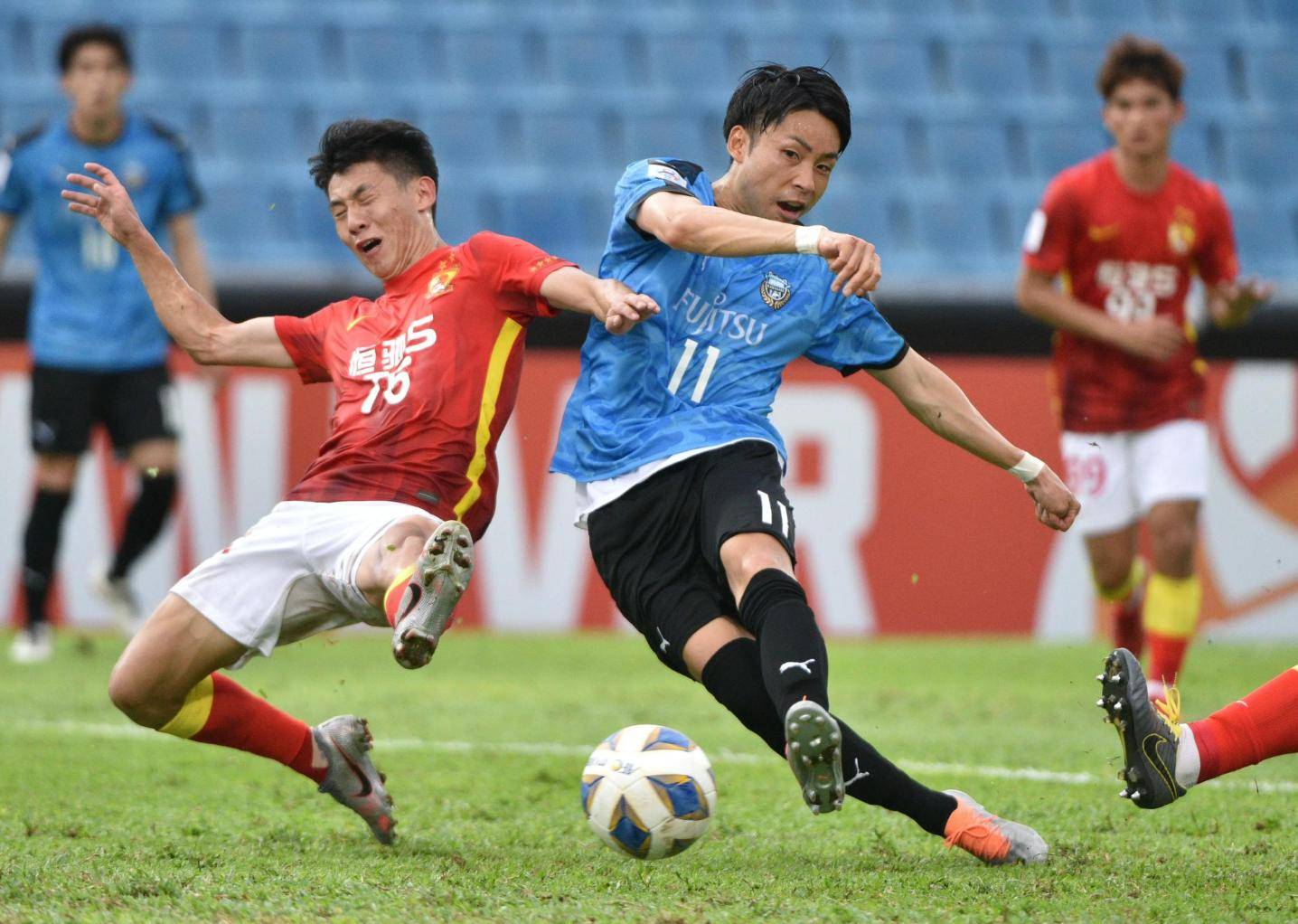 广州队在中超中打出救主,被誉为观众齐声高喊 广州队在中超中打出救主,被誉为观众齐声高喊