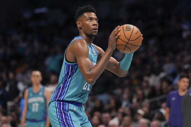 黄蜂惊险取胜,全队斗志昂扬的简单介绍 黄蜂惊险取胜,全队斗志昂扬的简单介绍