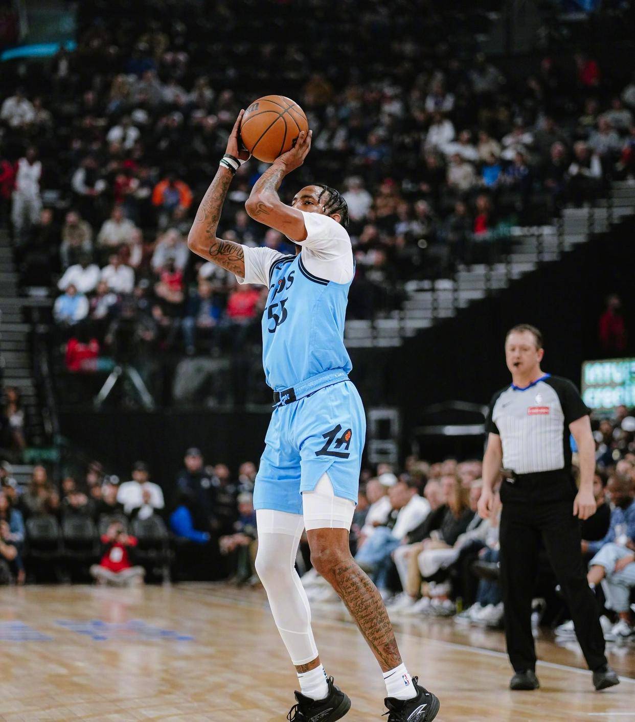 快船队外线火力强劲,多名球员连砍三分的简单介绍 快船队外线火力强劲,多名球员连砍三分的简单介绍