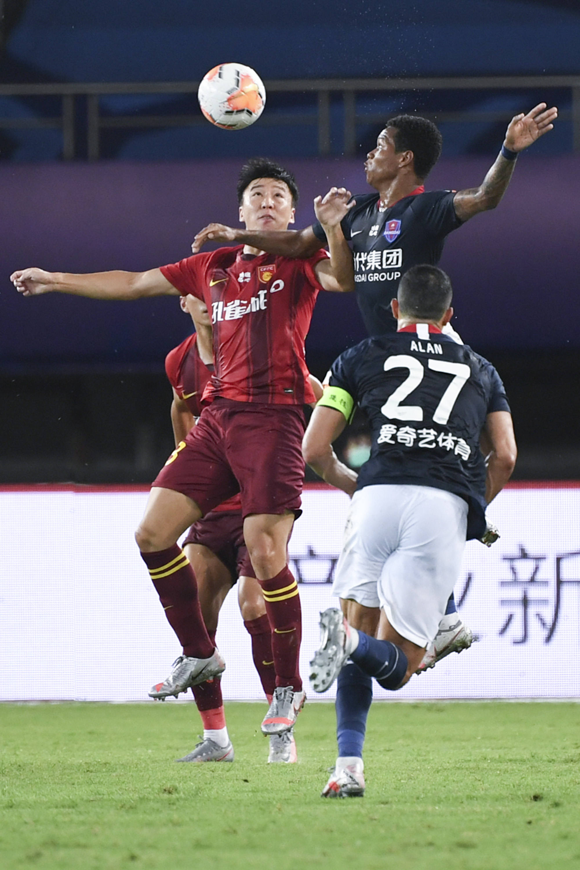 首胜到手!河北华夏幸福全队精神饱满 首胜到手!河北华夏幸福全队精神饱满