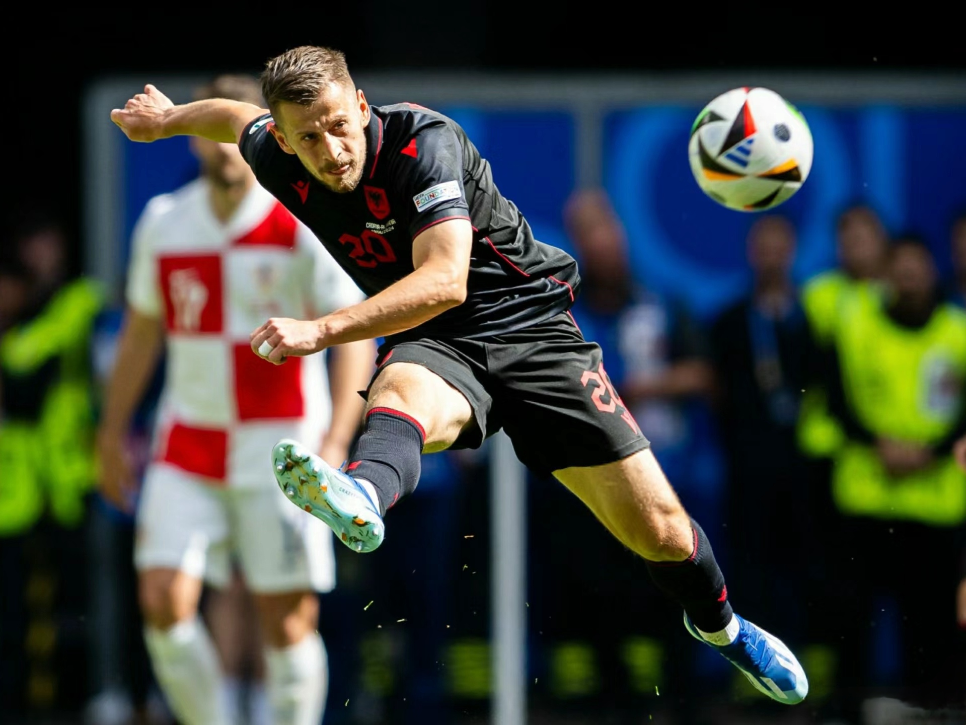 aoa体育体育app下载-独家揭秘：阿尔巴在比赛中的胜利秘密