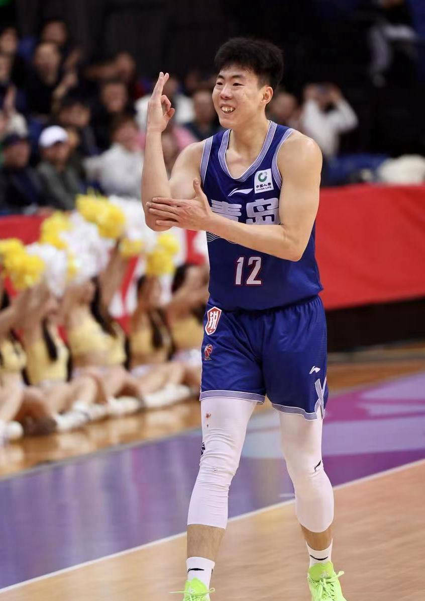 CBA联赛中出现新秀,为球队注入活力 CBA联赛中出现新秀,为球队注入活力