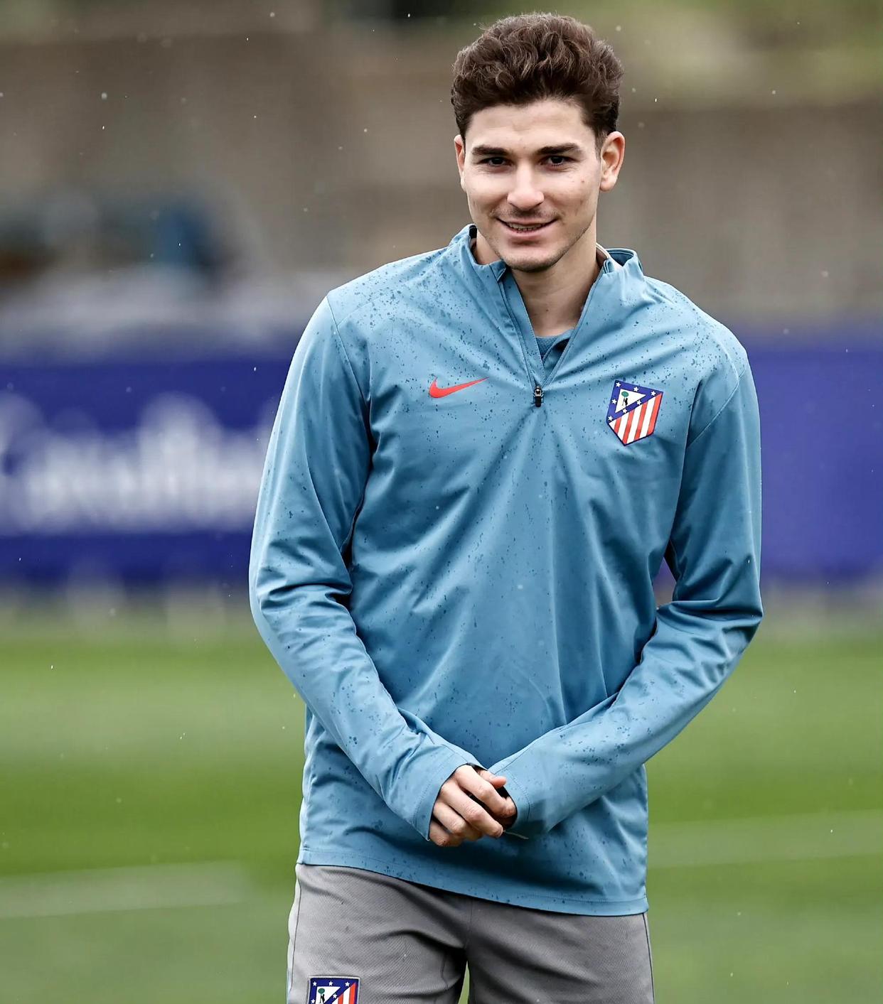 aoa体育体育在线-赫塔菲门将失误频发，球队面临门将调整