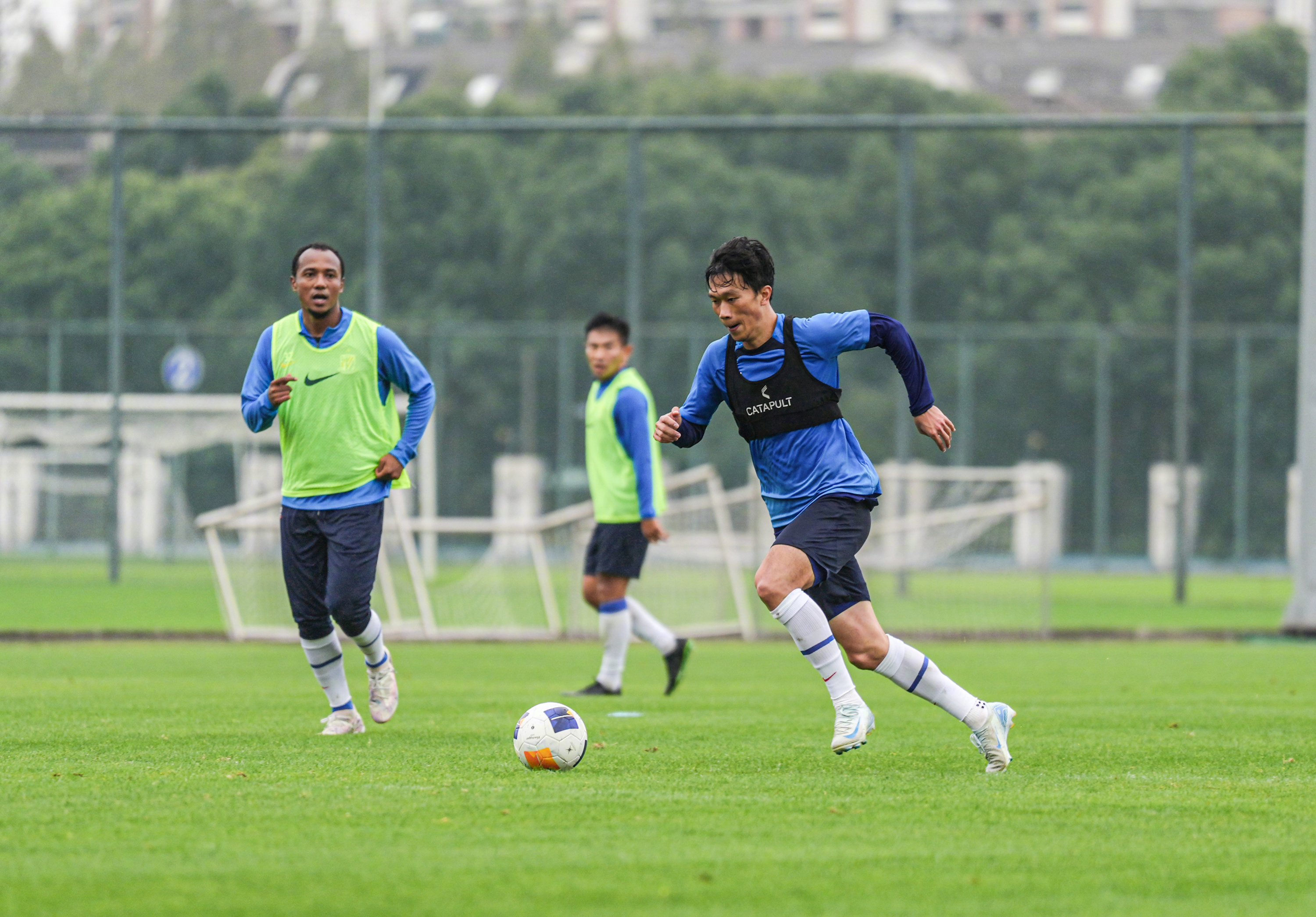 上海申花队努力训练,期待新的胜利的简单介绍 上海申花队努力训练,期待新的胜利的简单介绍