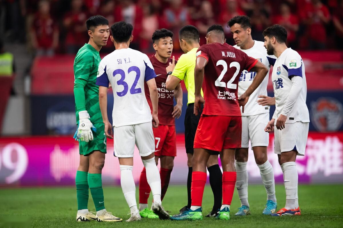 aoa体育体育网页版登录入口-武磊率领国足英雄联盟擒敌晋级，引发球迷热议