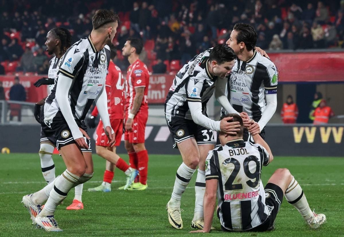 米兰客场击败乌迪内斯,继续追赶榜首球队 米兰客场击败乌迪内斯,继续追赶榜首球队