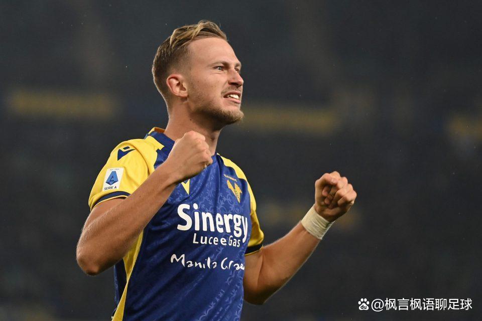 乌迪内斯门将关键扑救,力保球门不失 乌迪内斯门将关键扑救,力保球门不失