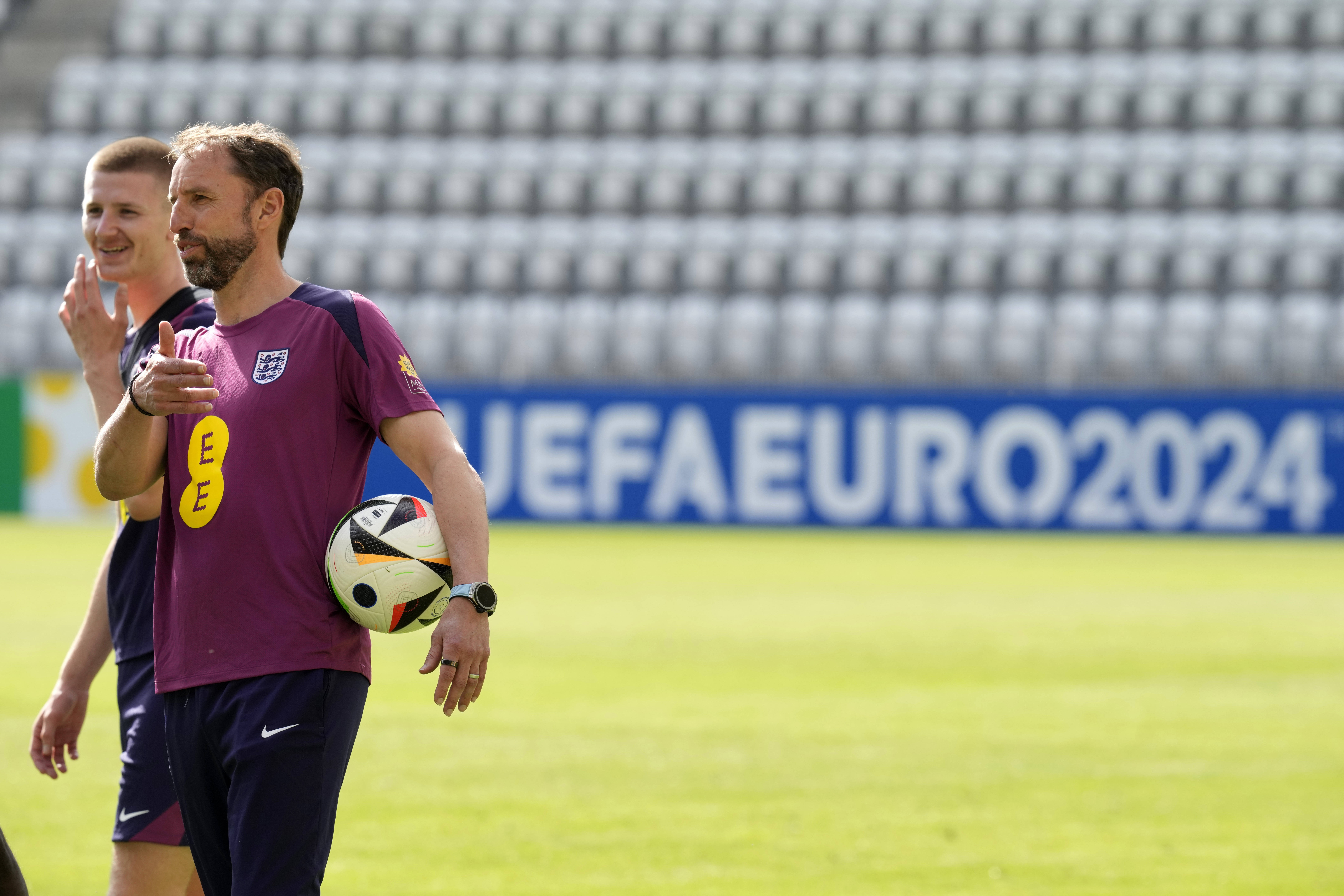 包含英格兰主场告捷,欧预赛排名领先的词条 包含英格兰主场告捷,欧预赛排名领先的词条