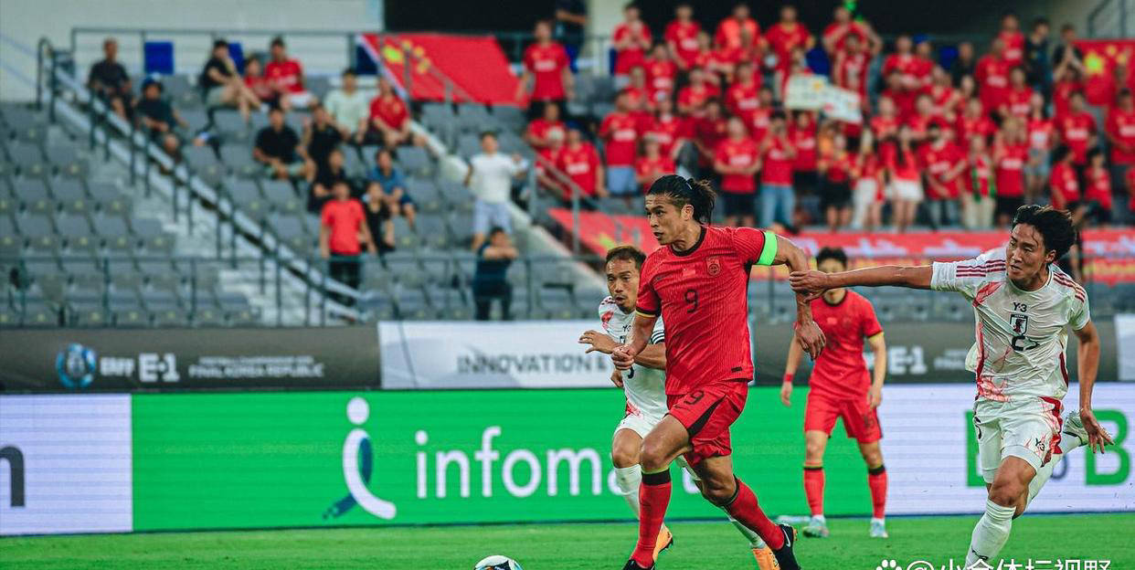 中国球员在国际足球赛事中崭露头角 中国球员在国际足球赛事中崭露头角