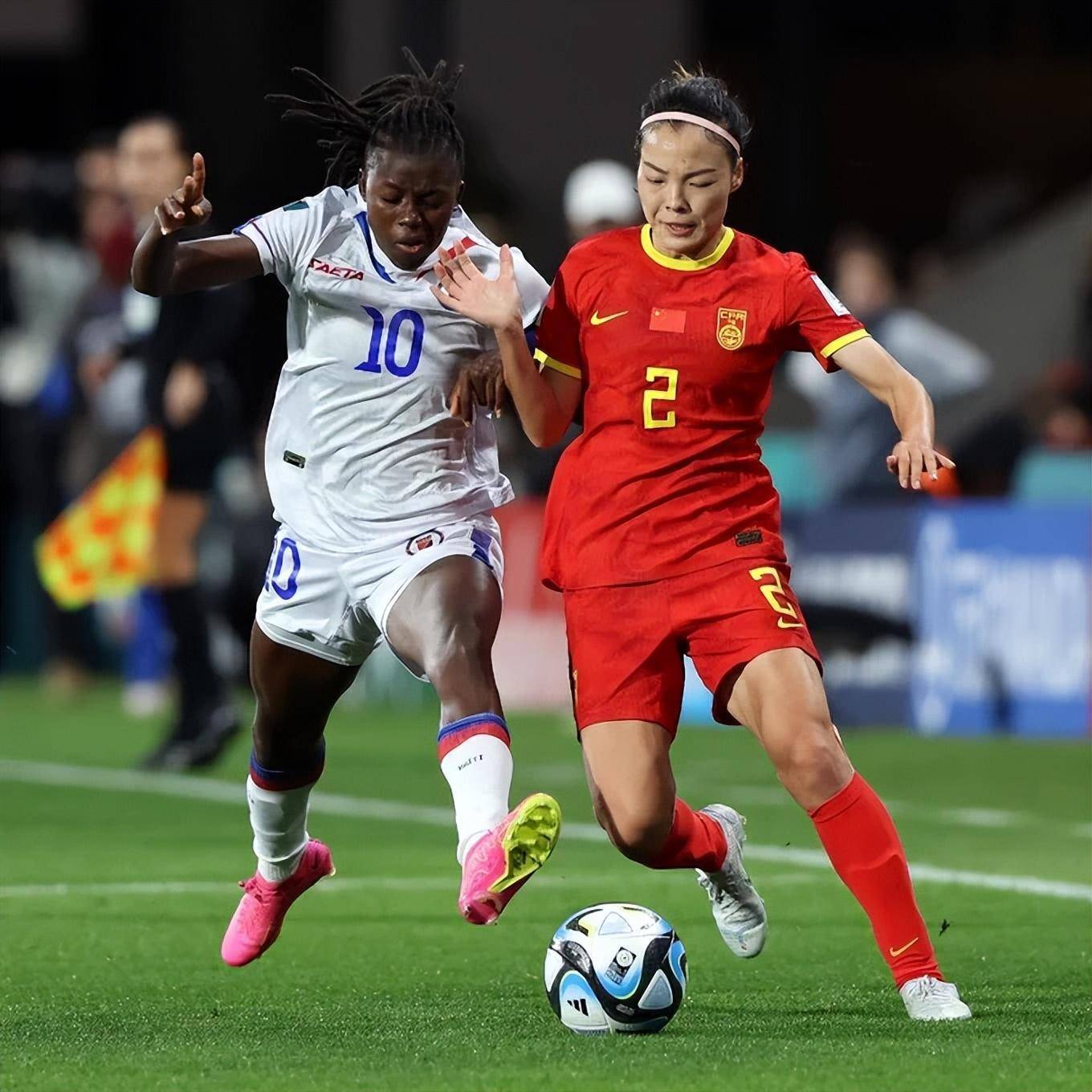 aoa体育体育官网入口-加拿大女足队长喜获生日礼物，献上进球助胜