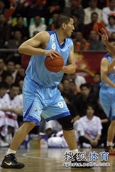 CBA赛场上的罗伯特-高登:多面手的全能篮球运动员的简单介绍 CBA赛场上的罗伯特-高登:多面手的全能篮球运动员的简单介绍