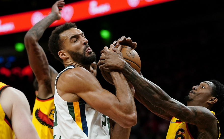 青年观众受伤!热火战胜爵士,取得连胜的简单介绍 青年观众受伤!热火战胜爵士,取得连胜的简单介绍