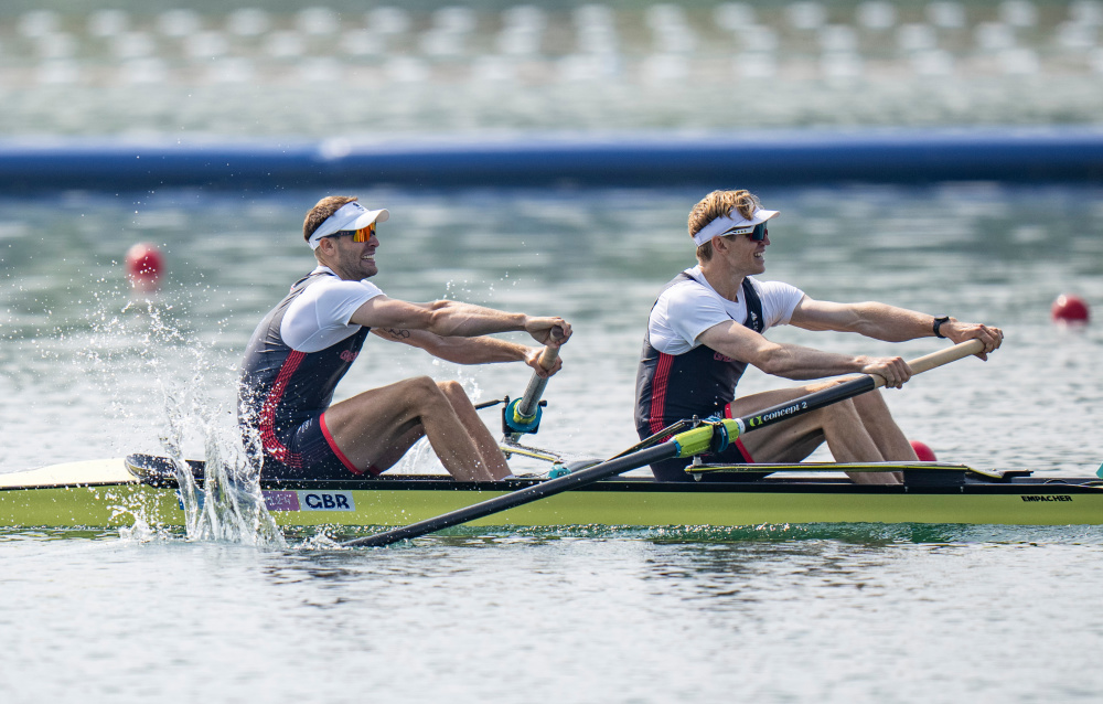 aoa体育体育入口-赛艇队伍紧张对抗，水上擂台展开激战的简单介绍