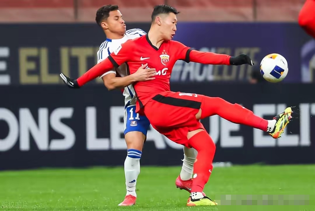 aoa体育体育官网入口-对手球队主帅连续做出战术调整赢得比赛