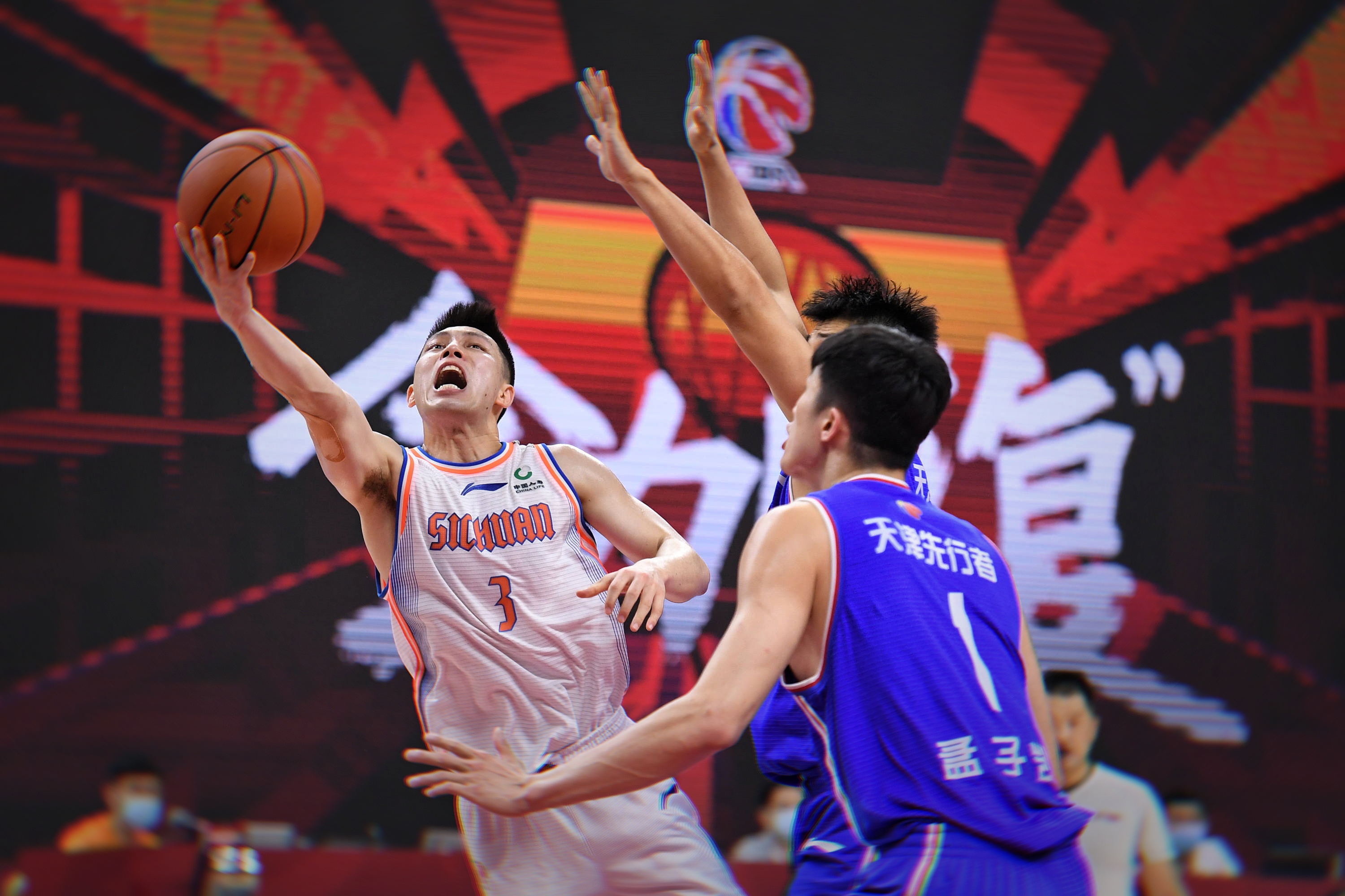 对手球队主帅连续做出战术调整赢得比赛 对手球队主帅连续做出战术调整赢得比赛