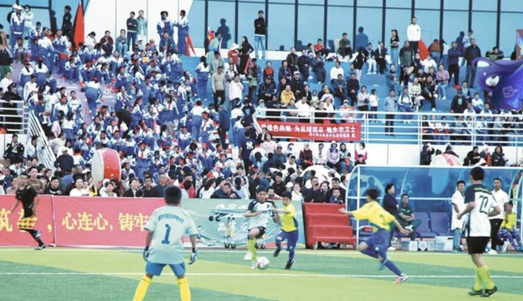 关于国内足球大战再度上演,赛场激情迸发的信息 关于国内足球大战再度上演,赛场激情迸发的信息