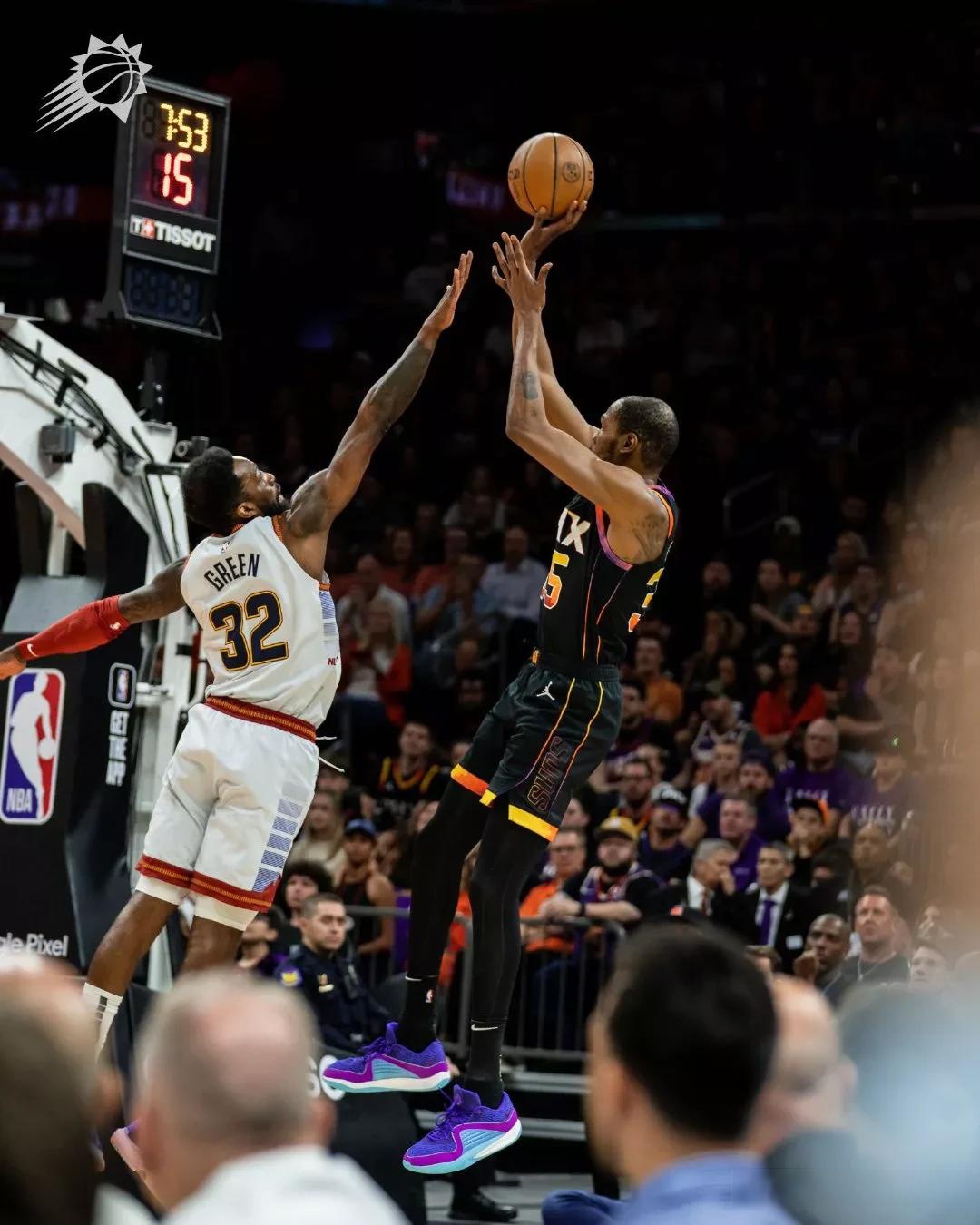 太阳队外线火力全开,轻取对手 太阳队外线火力全开,轻取对手