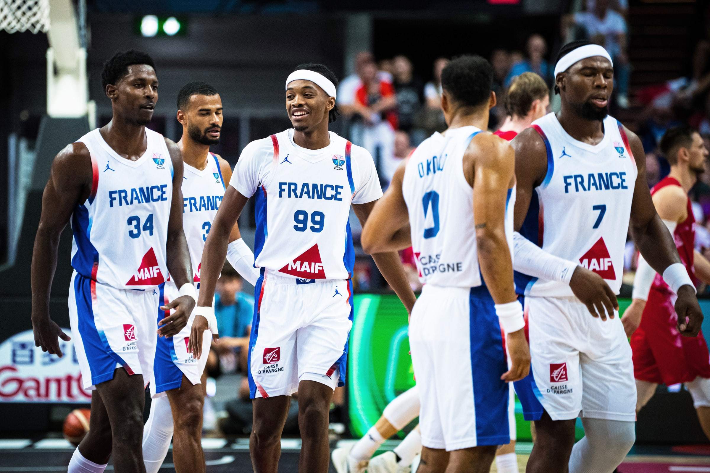 波兰队成功晋级，展现强大实力的简单介绍