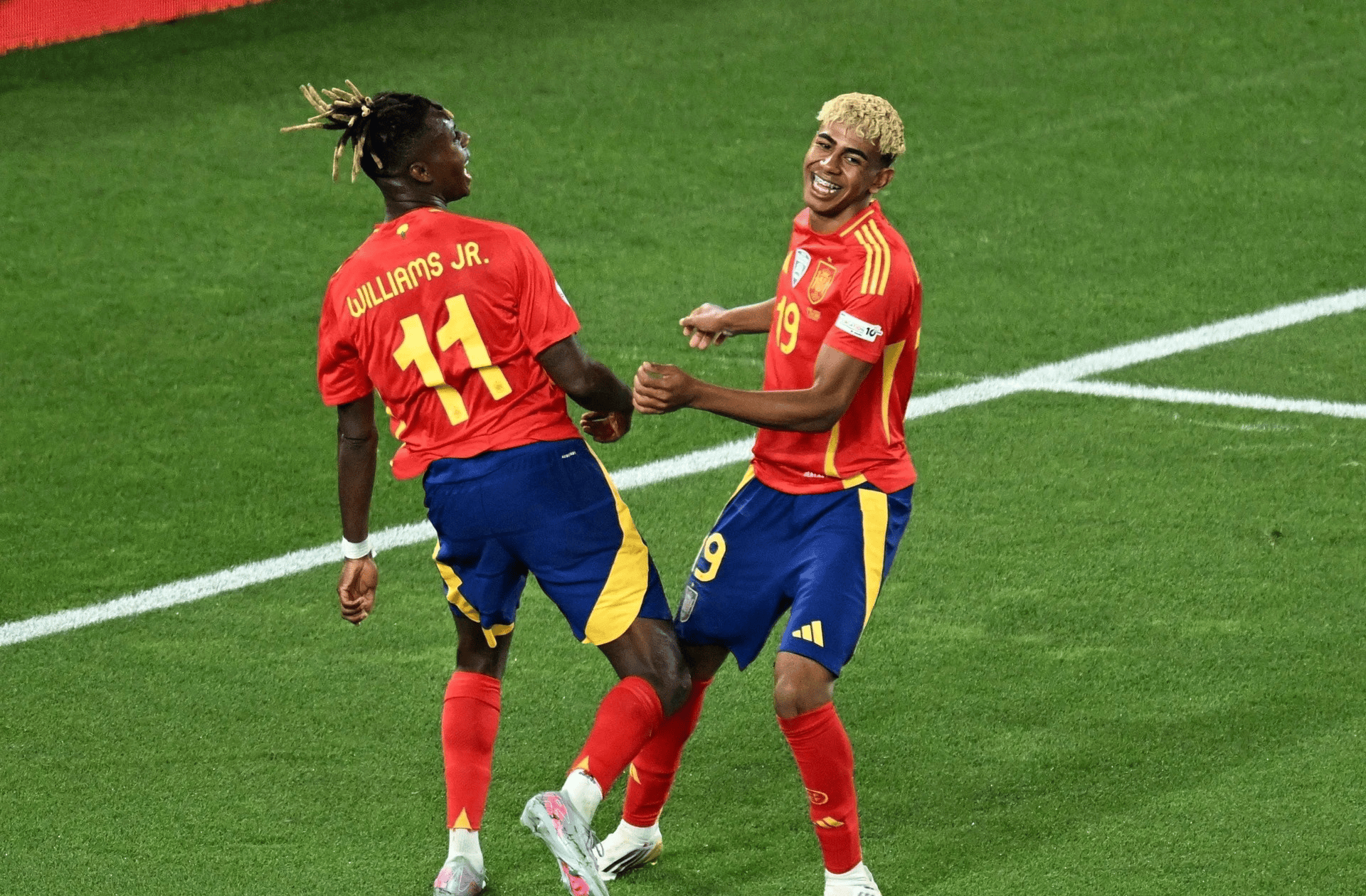 西班牙队后防失误频频,欧国联出局 西班牙队后防失误频频,欧国联出局