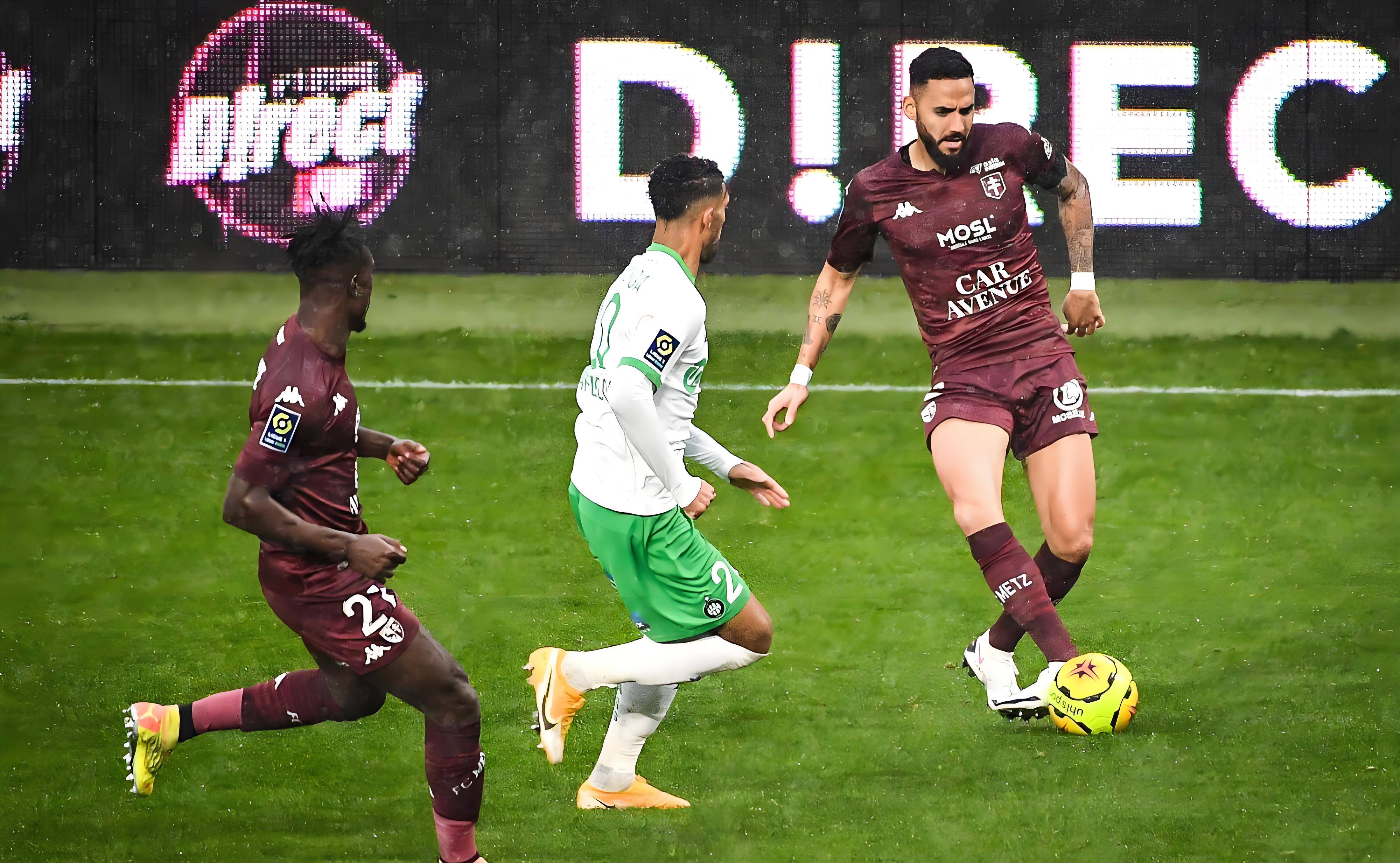 里昂主场战平了阿贾克斯，晋级欧冠八强