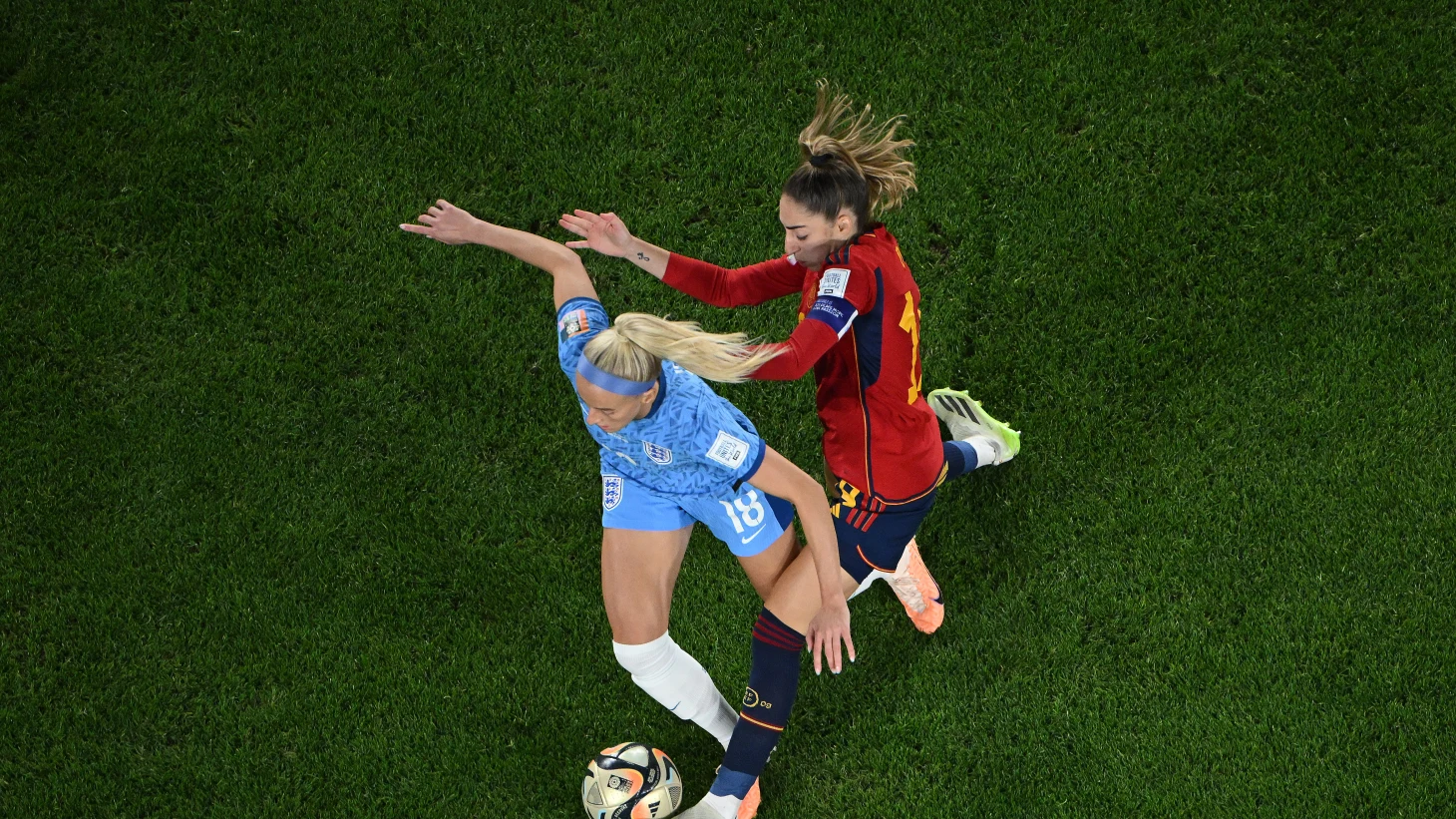 包含欧洲足球盛事热度持续上升，本轮比赛燃爆球场的词条